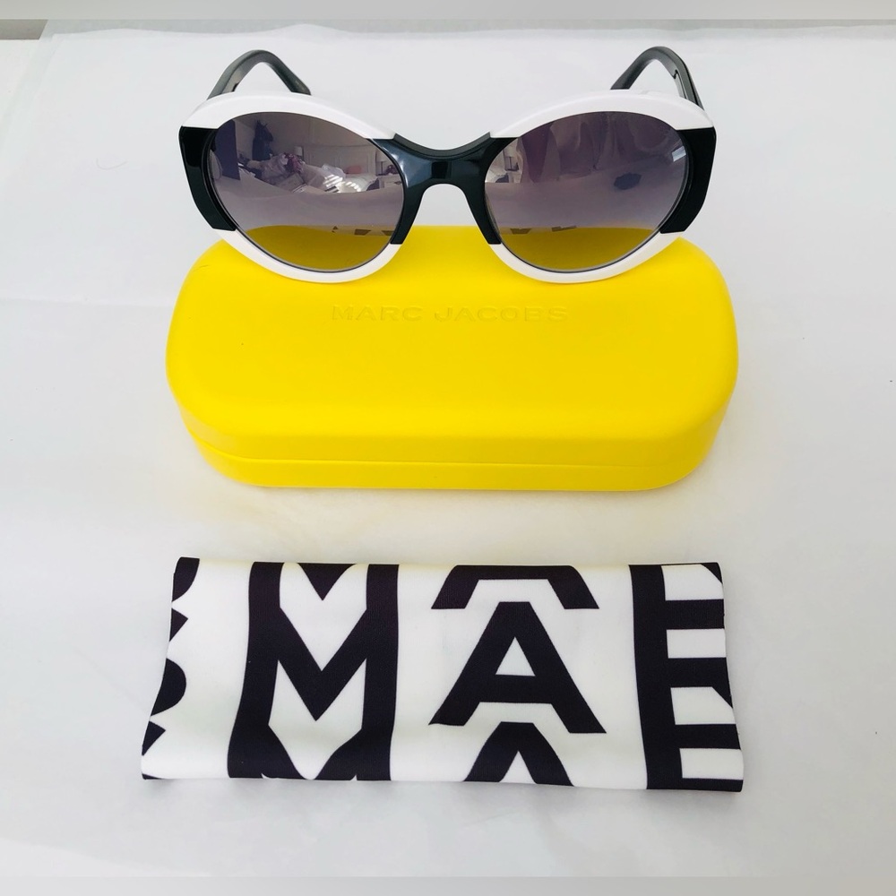 Marc Jacobs sunglasses 💛🤍🖤🕶️🕶️